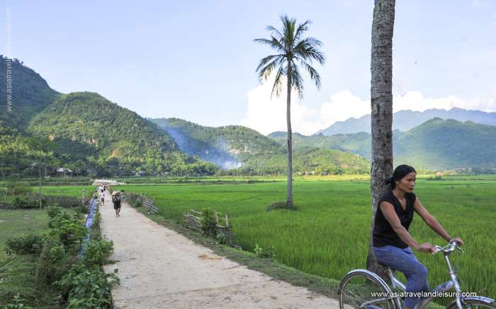 A leisure biking exploring Mai Chau beautiful ethnic villages 