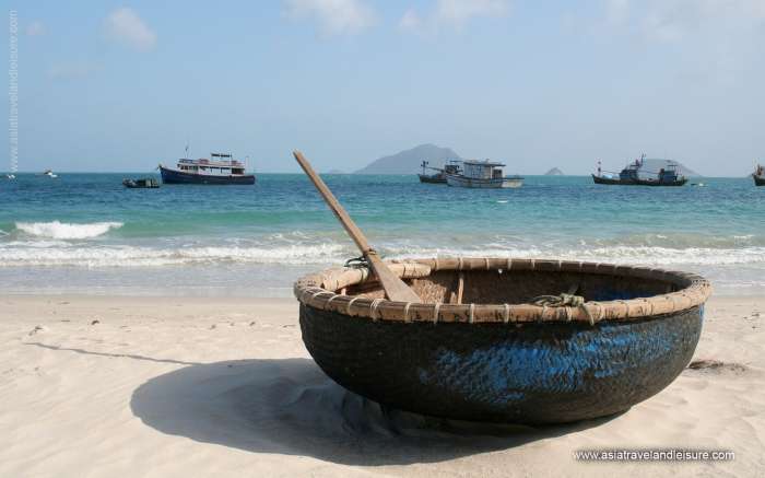 Con Dao beach