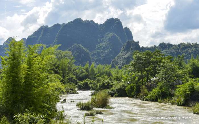 The mild Quay Son River circles around C​o Muong Mountain