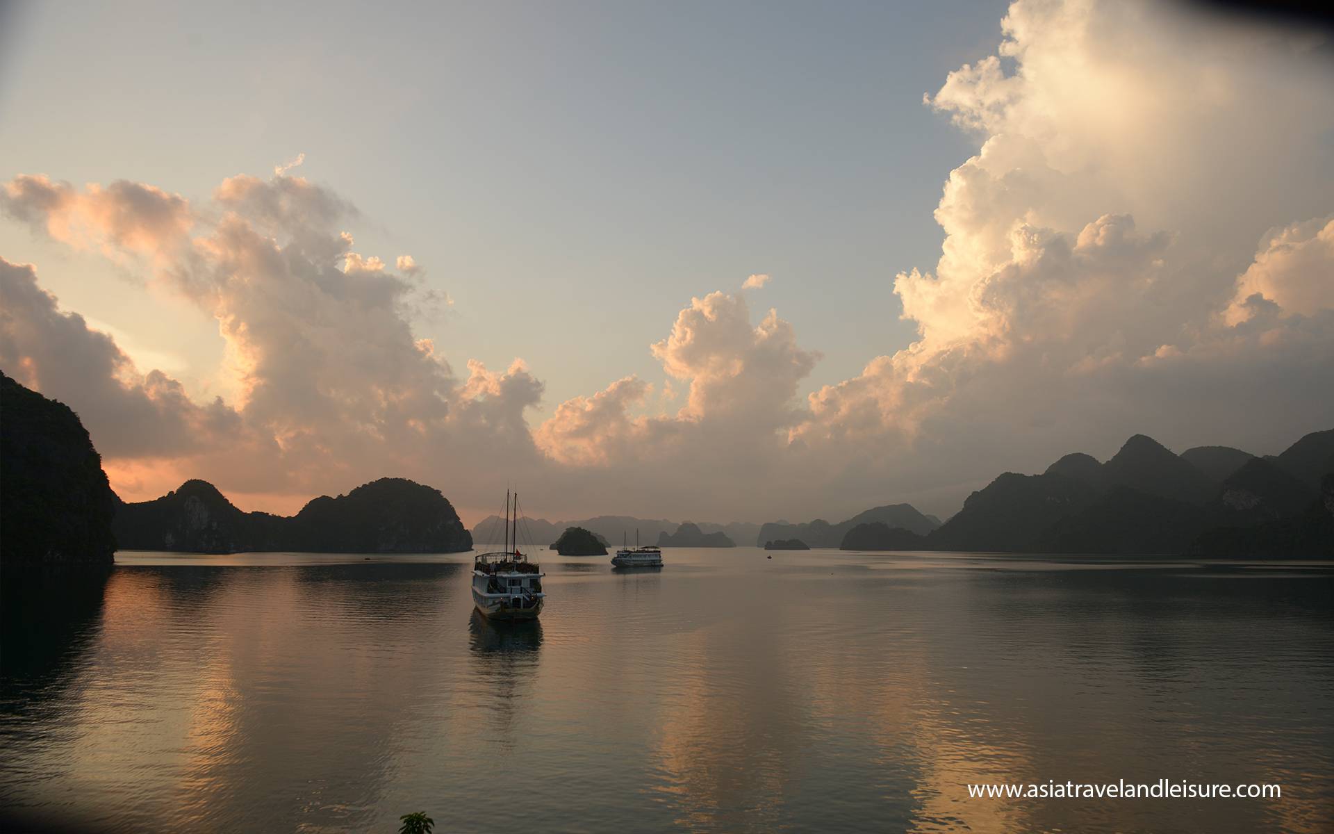 halong bay scene