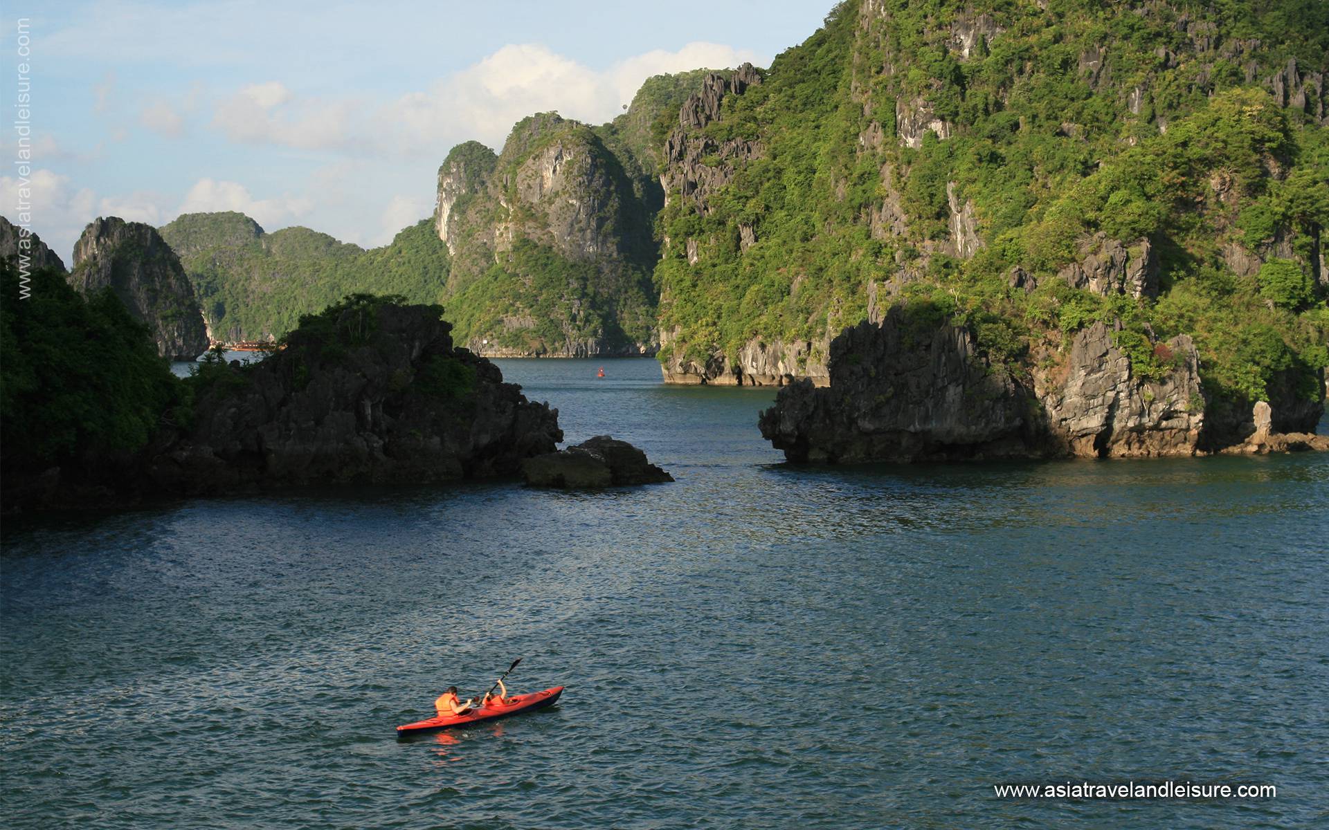 kayaking in Halong Bay