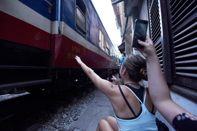 Train comes in Hanoi