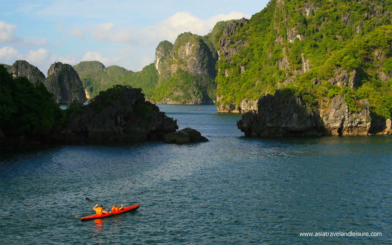 Bai Tu Long Bay aaefe