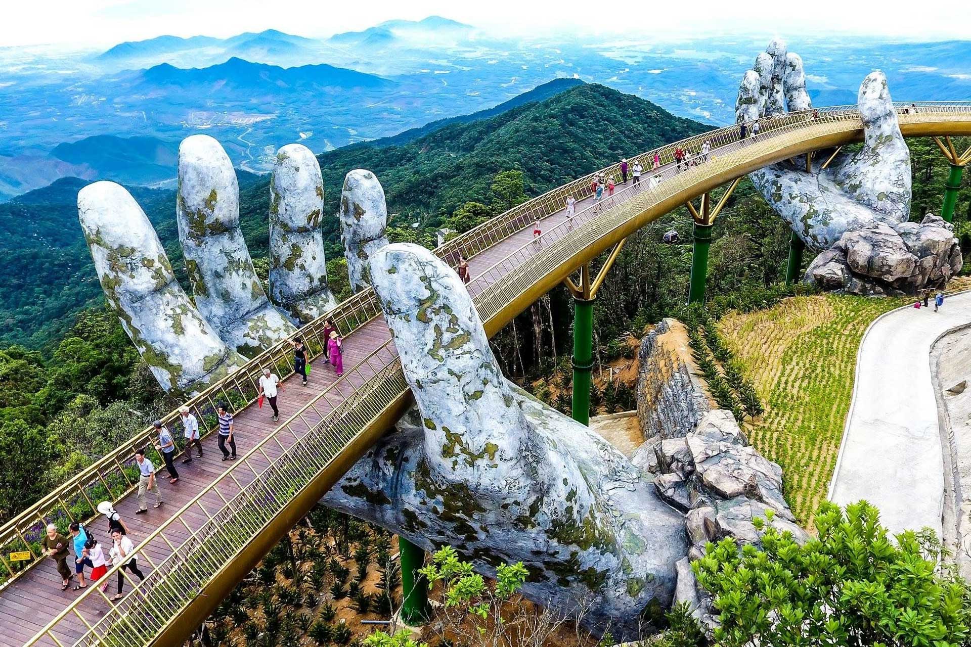 Photo of a group of tourists visiting on the Goldens Bridge in Da Nang