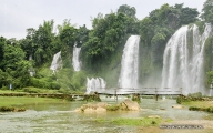 Imposing beauty of Ban Gioc Waterfall 