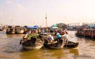 Cai Rang Floating market bustles with activity