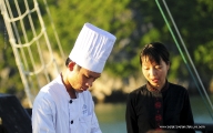 Cooking class on Halong bay cruise 