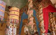 The detailed decoration inside Cao Dai Temple