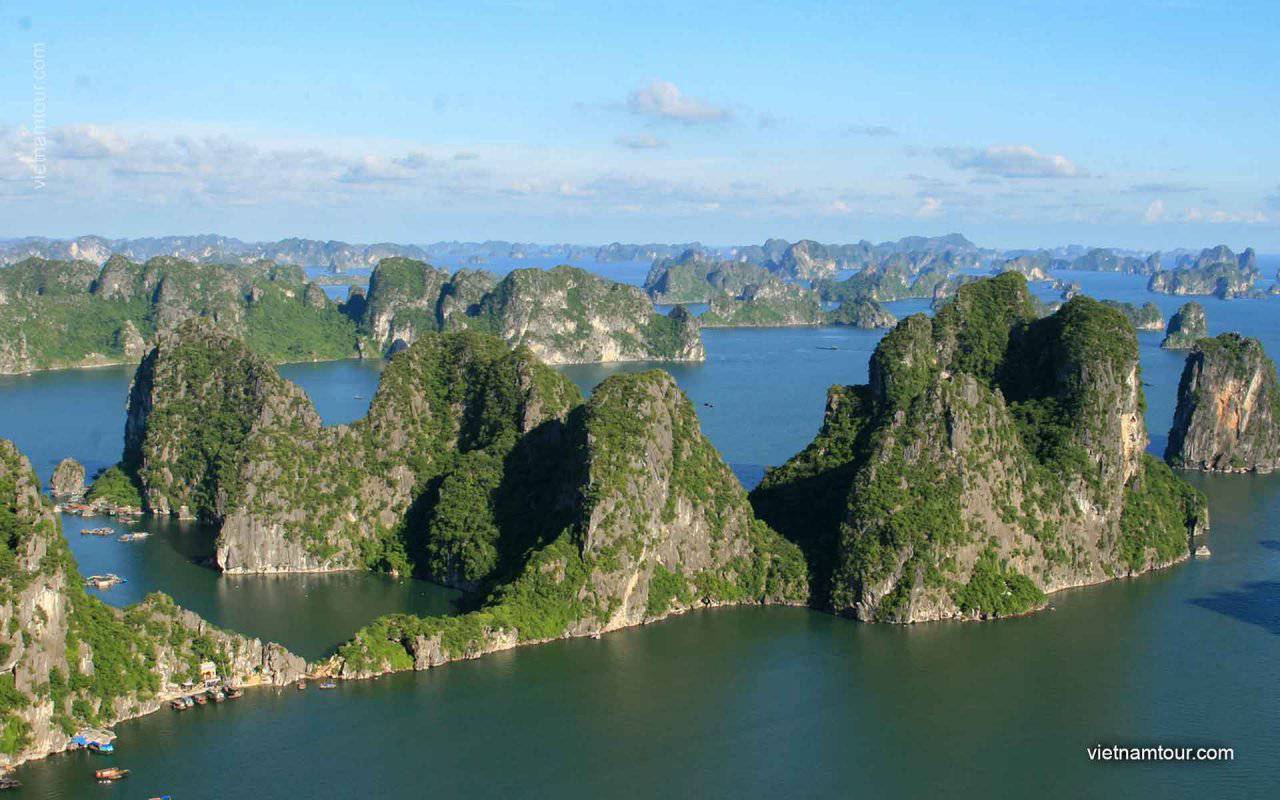 seaplane-flight-and-halong-bay-cruise-tour-1